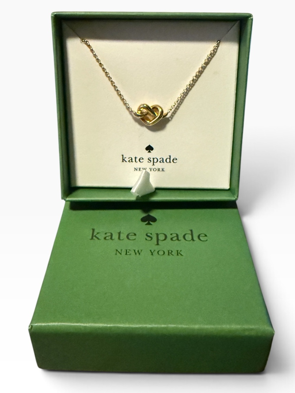 kate spade New York Loves Me Knot Gold Pendant Necklace - NIB Sold Out Online - Picture 3 of 5